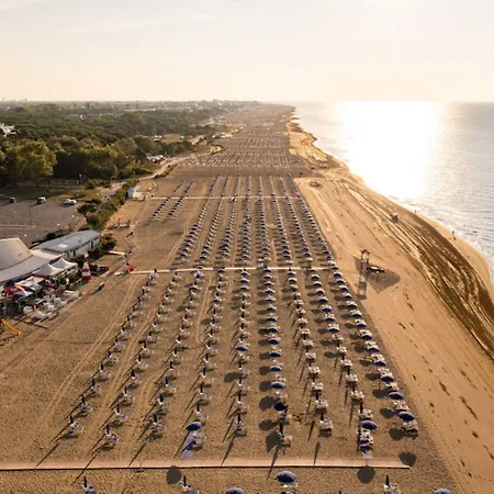 דירה Spacious Flat Near Pluto ביביונה