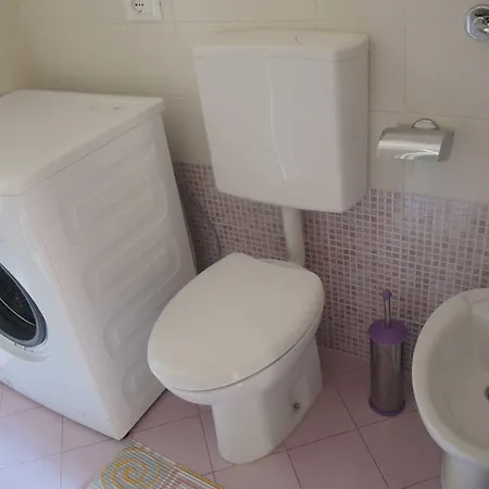Spacious Flat Near Pluto *